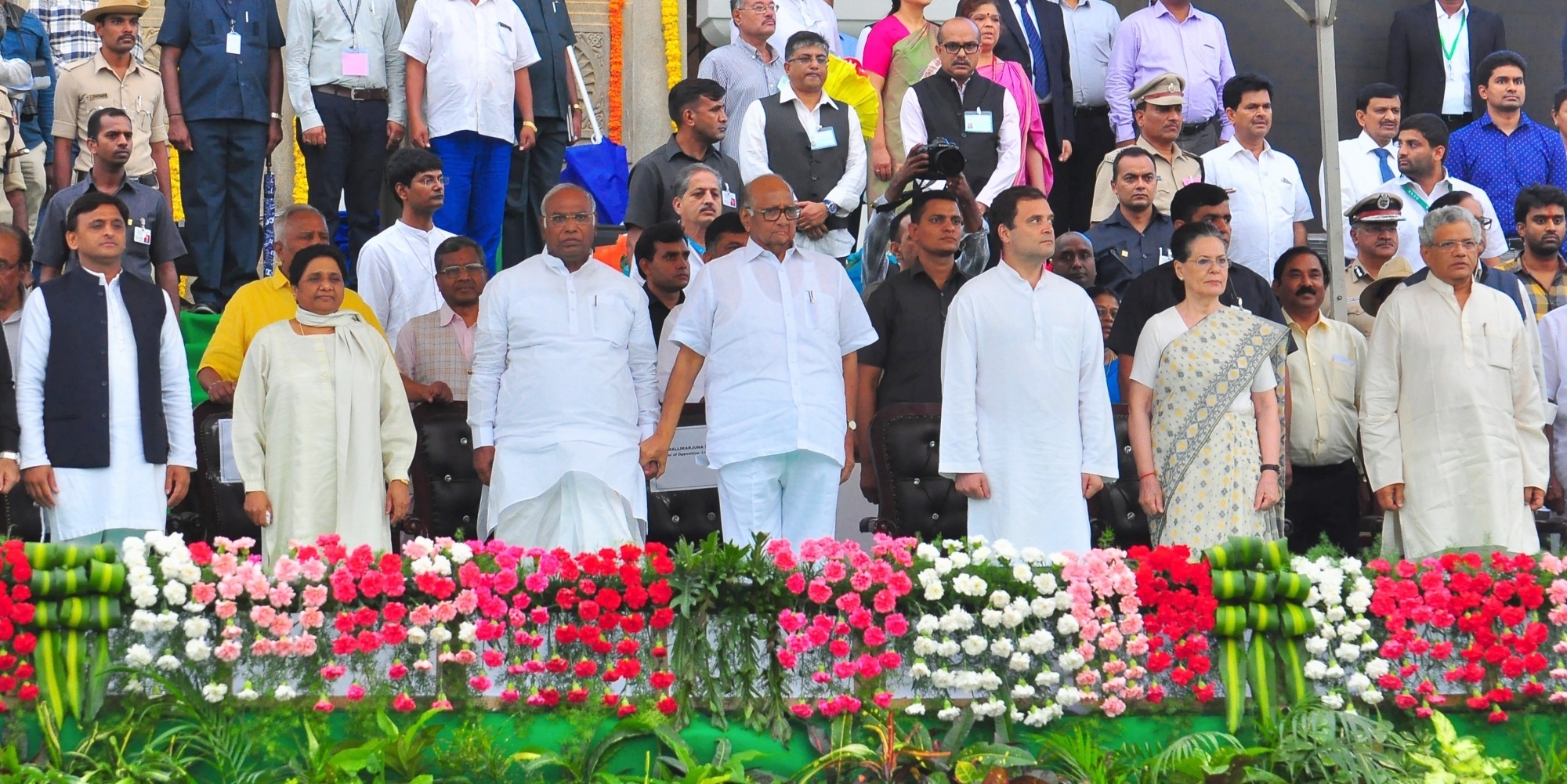 Bengaluru: Congress leaders Sonia Gandhi, Rahul Gandhi, Mallikarjun Kharge with NCP chief Sharad Pawar, BSP chief Mayawati, Samajwadi Party chief Akhilesh Yadav and CPI-M General Secretary Sitaram Yechury at the swearing in ceremony of Karnataka Chief Minister H.D.Kumaraswamy in Bengaluru on May 23, 2018. (Photo: IANS)