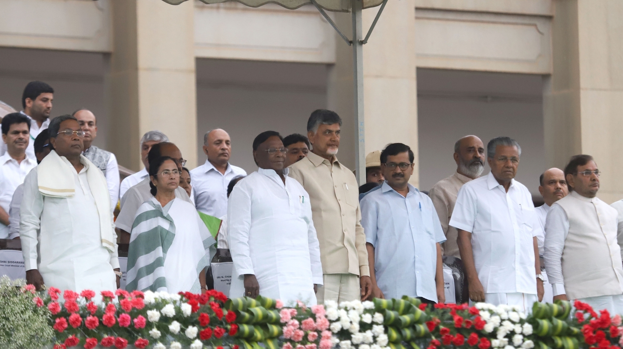 Bengaluru: Congress leader Siddaramaiah, West Bengal Chief Minister Mamata Banerjee, Puducherry Chief Minister V. Narayanasamy, Andhra Pradesh Chief Minister Chandrababu Naidu, Delhi Chief Minister Arvind Kejriwal, Kerala Chief Minister Pinarayi Vijayan and rebel JD-U leader Sharad Yadav during the swearing-in ceremony of Karnataka Chief Minister H.D. Kumaraswamy, at Vidhana Soudha in Bengaluru on May 23, 2018. (Photo: IANS)