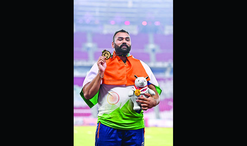 JAKARTA, Aug. 25, 2018 (Xinhua) -- Gold medalist Tajinderpal Singh Toor of India attends the awarding ceremony of men's shot put final of athletics at the Asian Games 2018 in Jakarta, Indonesia on Aug. 25, 2018. (Xinhua/Pan Yulong/IANS)