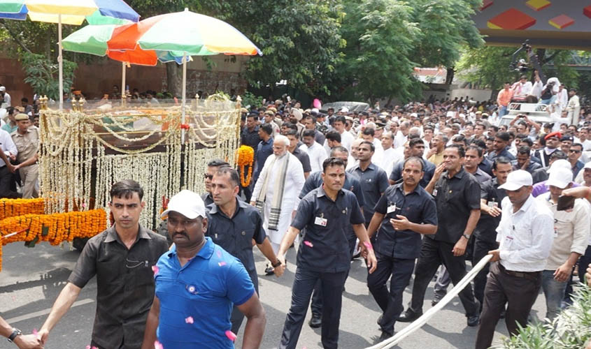 New Delhi: Prime Minister Narendra Modi and BJP chief Amit Shah walk along with the convoy carrying the mortal remains of former Prime Minister Atal Bihari Vajpayee; in New Delhi on Aug 17, 2018. (Photo: IANS)