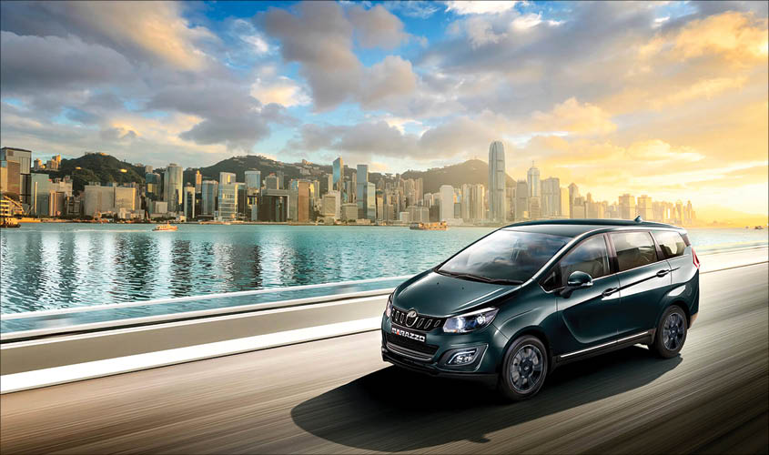 On the profile, the use of chrome makes the car more elegant and those 17-inch twin-spoke alloys add their own charm.