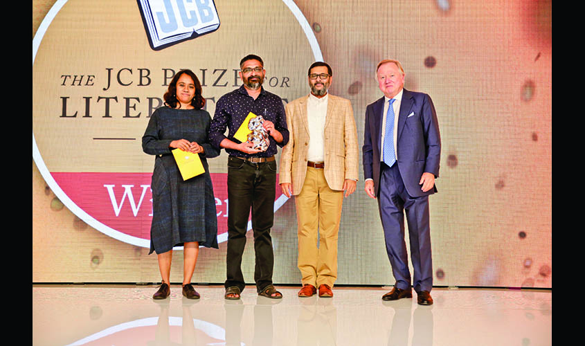 L-R) JCB
