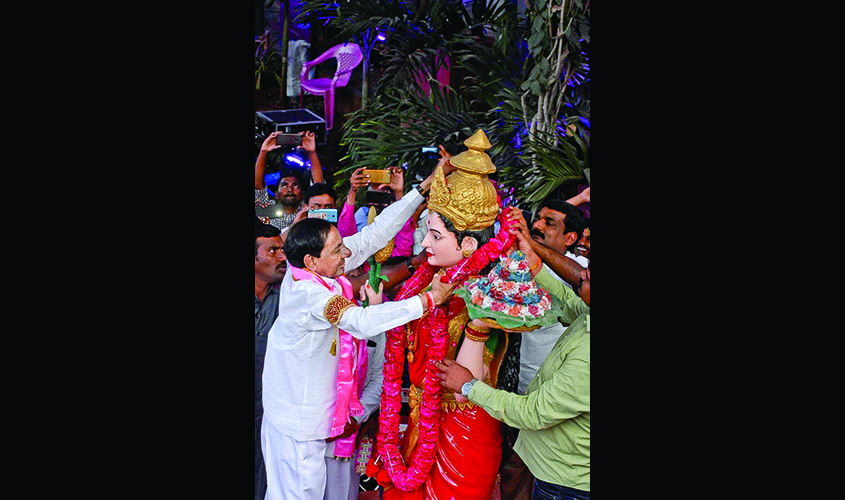 Hyderabad: Telangana caretaker Chief Minister and Telangana Rashtra Samithi president (TRS) K. Chandrashekar Rao garlands the statue of 'Telugu Thalli' - Mother Telugu, who is portrayed as symbol of the Telugu people, after the party swept Telangana Assem