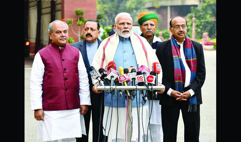 New Delhi: Prime Minister Narendra Modi briefs media persons ahead of the Budget Session 2019-20 of Parliament, in New Delhi on Jan 31, 2019. Also seen Union Ministers Narendra Singh Tomar, Dr. Jitendra Singh, Arjun Ram Meghwal and Vijay Goel. (Photo: IA