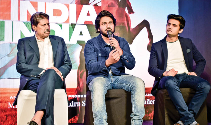 (L-R) Veteran cricketer Kapil Dev, music composer Mithoon and debutant singer Godswill at the Delhi event.