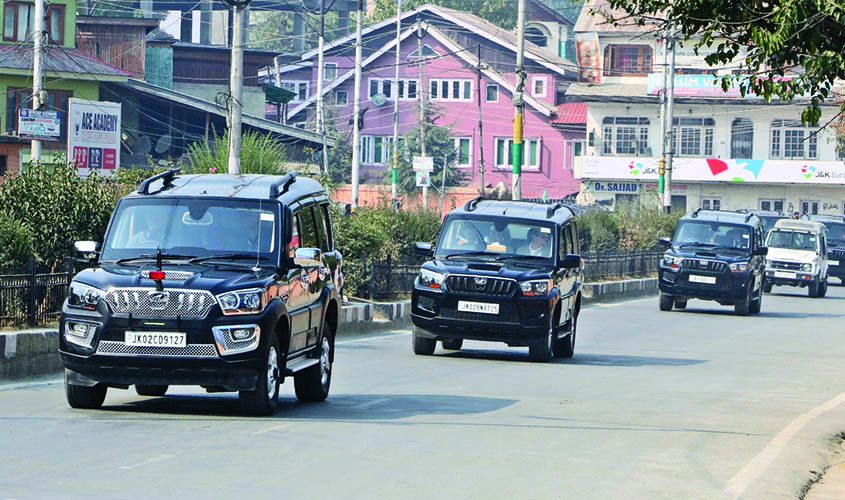 Srinagar: The convoy of a delegation of the members of European Parliament that arrived in Srinagar, on Oct 29, 2019. According to sources, the delegation will be given presentation by the Jammu and Kashmir administration. The police will also brief the d