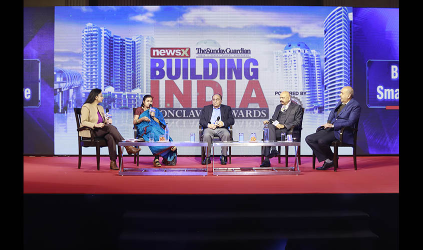 (L-R) Gauri Dwivedi,NewsX;Rashmi Singh, IAS, NDMC; Omesh Sehgal,Former Chief Secretary,Delhi;Shalabh Shrivastava,IES,Member Jal Board;Tarun Kapoor,IAS,DDA copy