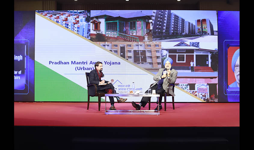(L-R) Rishabh Gulati, Newsx; Shri Hardeep Singh puri, Hon'ble union Minister of Housing & urban Affairs copy