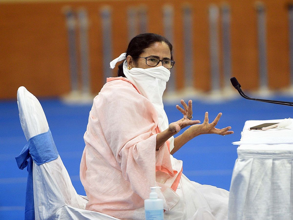 Howrah: West Bengal Chief Minister Mamata Banerjee during a meeting with Industrialist and Traders regarding novel coronavirus (COVID 19) pandemic, in Howrah on April 9, 2020. (Photo: IANS)