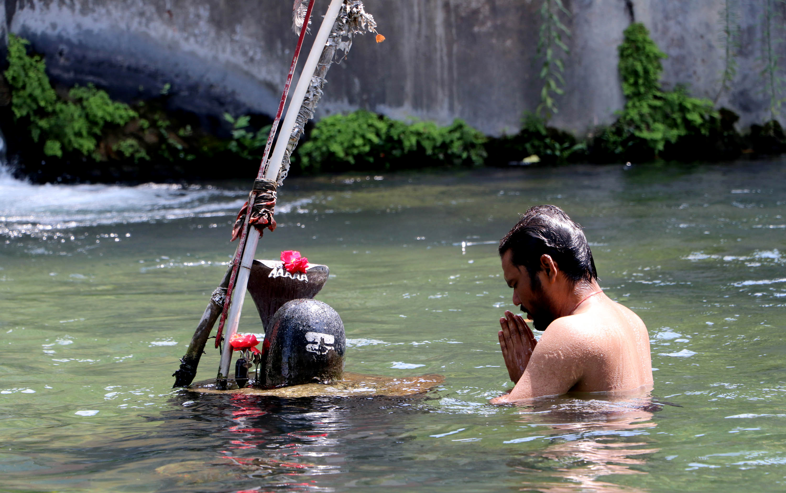 Kashmiri pandits celebrate Anant Chaturdashi at Ancient Nagbal temple