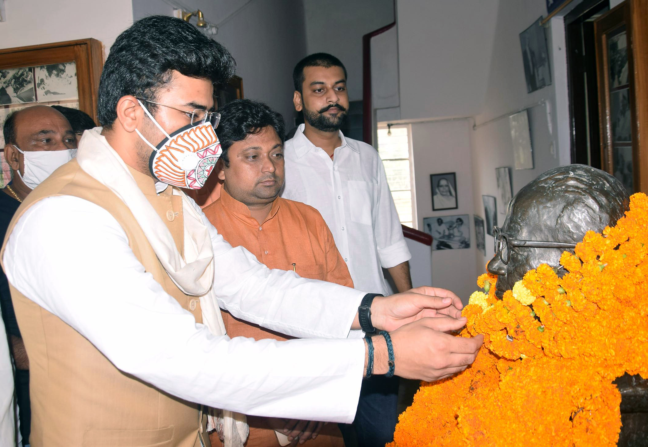 Tejasvi Surya pays tribute to Lok Nayak Jai Prakash Narayan