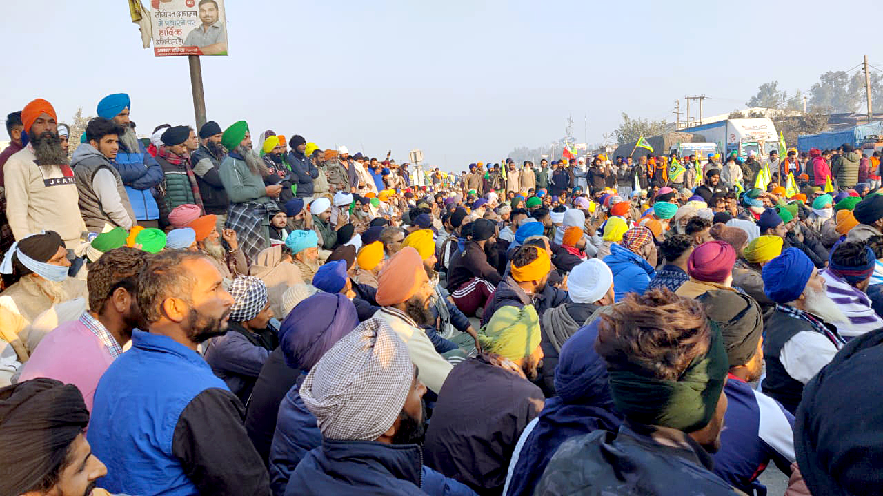 Farmers protest against the farm laws at Nirankari Samagam