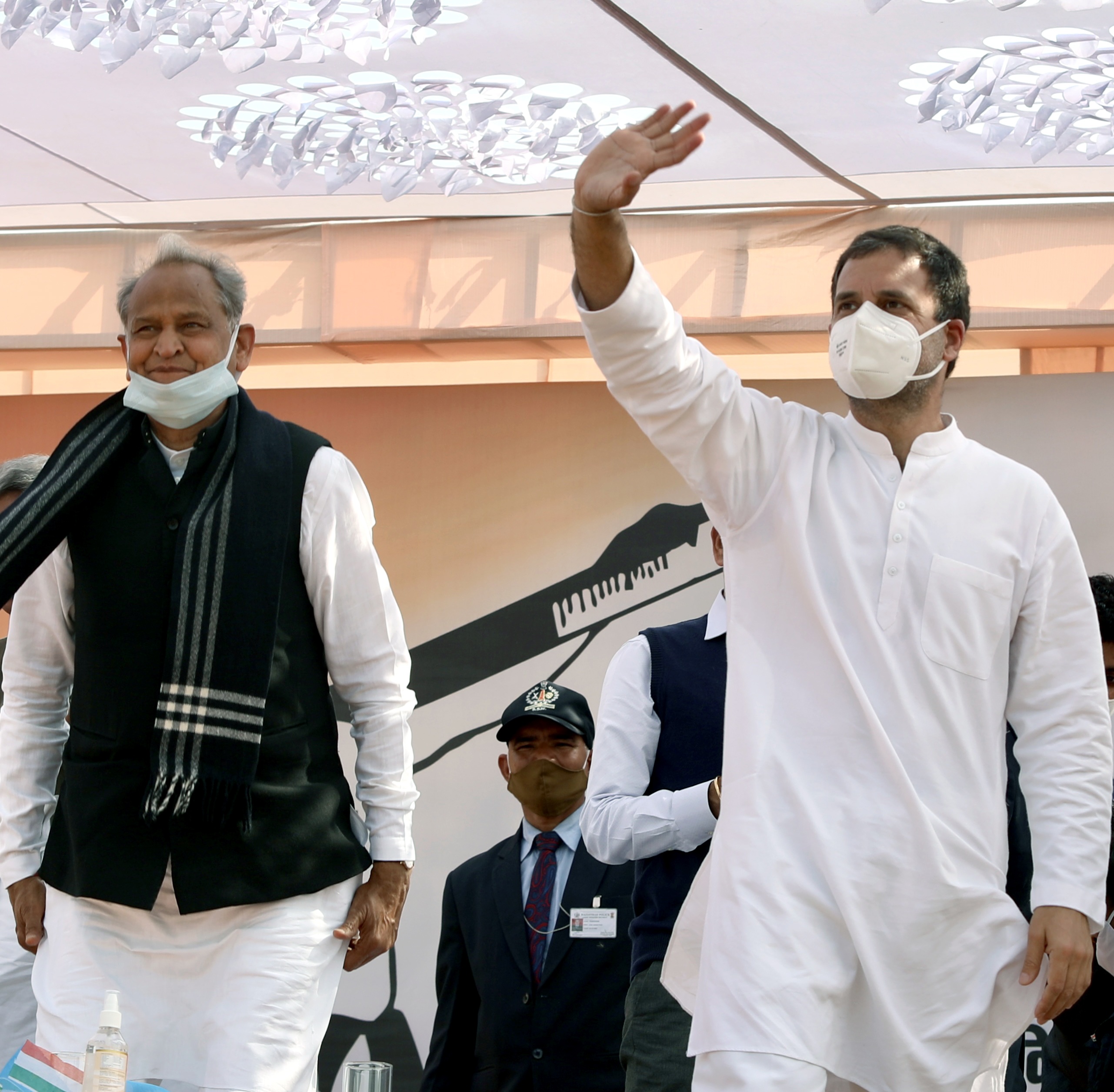 Congress leader Rahul Gandhi and Rajasthan CM Ashok Gehlot during 'Kisan Mahapanchayat'