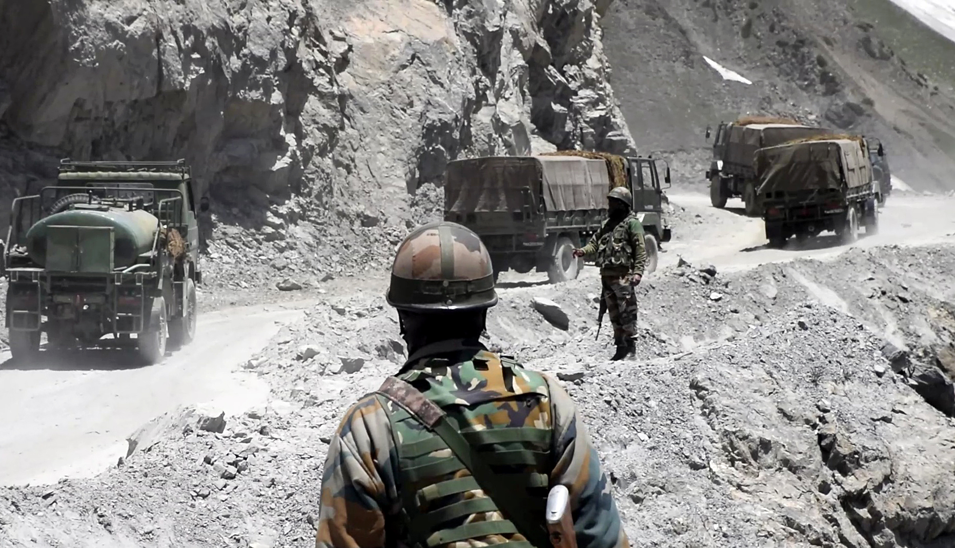 An army convoy moving towards the Zojilla pass