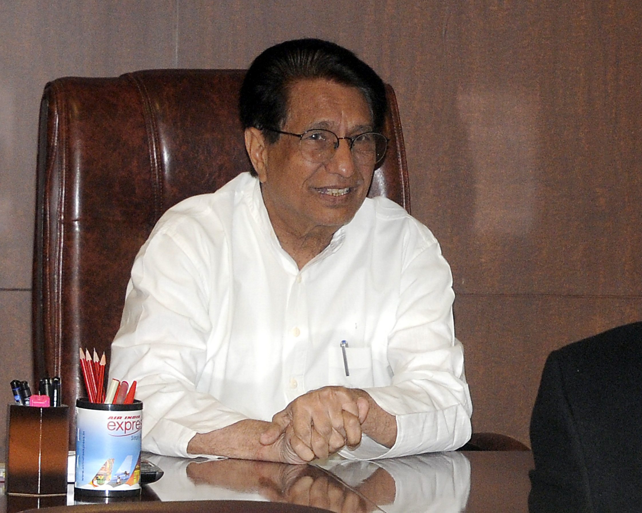 Shri_Ajit_Singh_assumes_the_charge_of_the_Union_Minister_for_Civil_Aviation,_in_New_Delhi_on_December_19,_2011