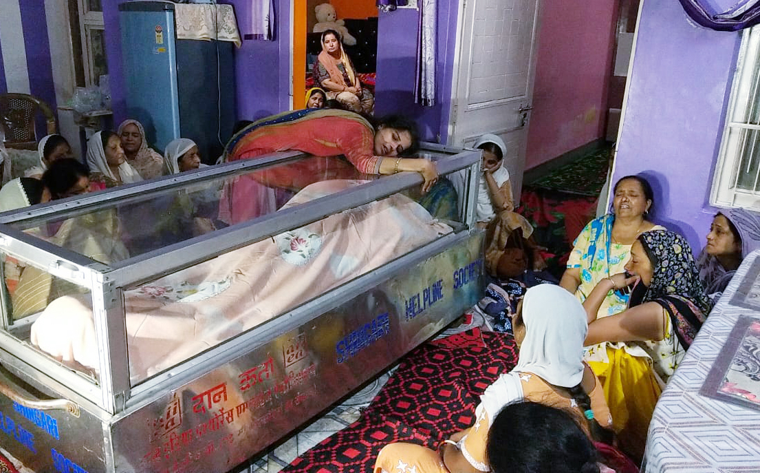 Wife of school teacher Deepak Chand breaks down on mortal remains before taking him for the last rites