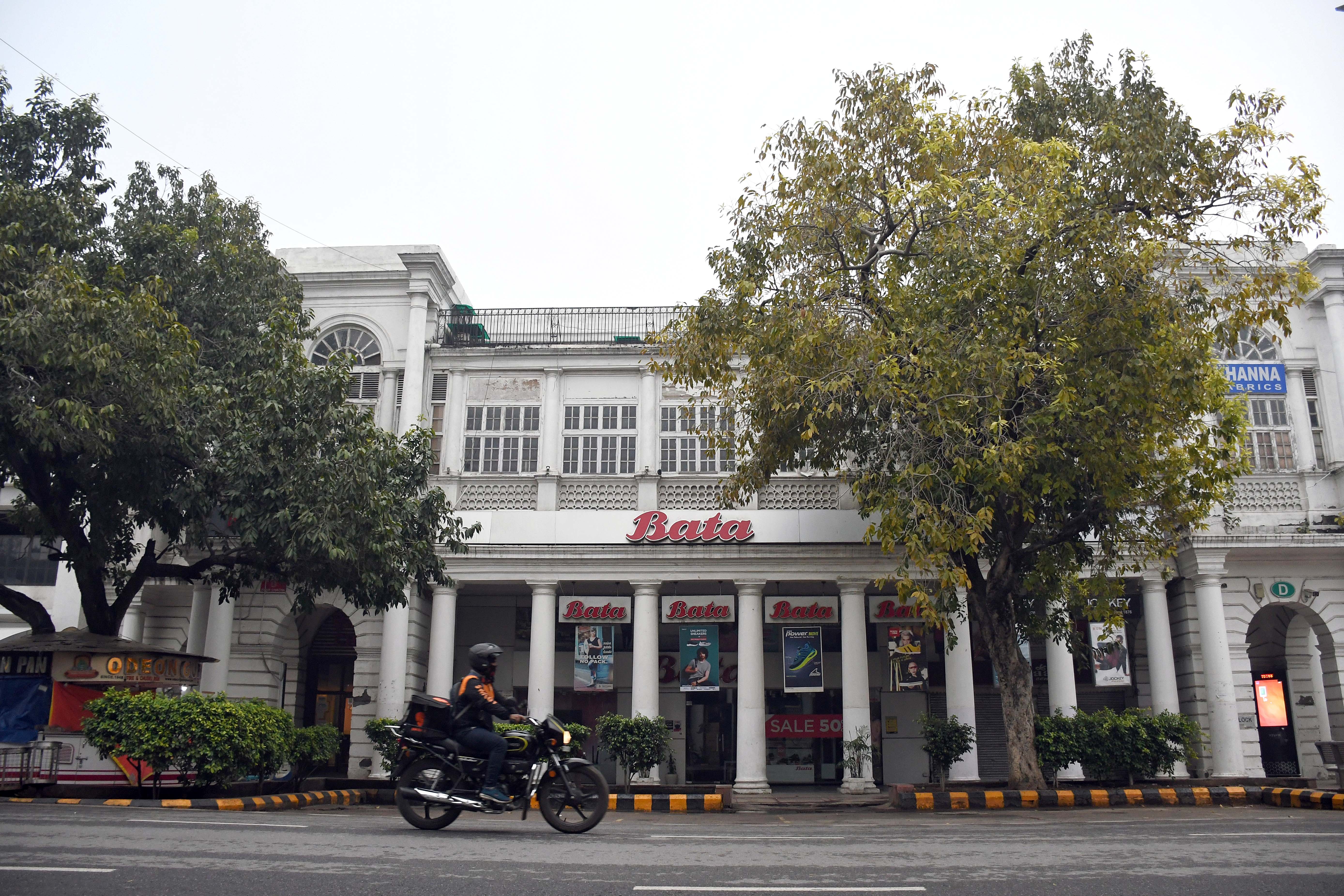 Weekend curfew in Delhi
