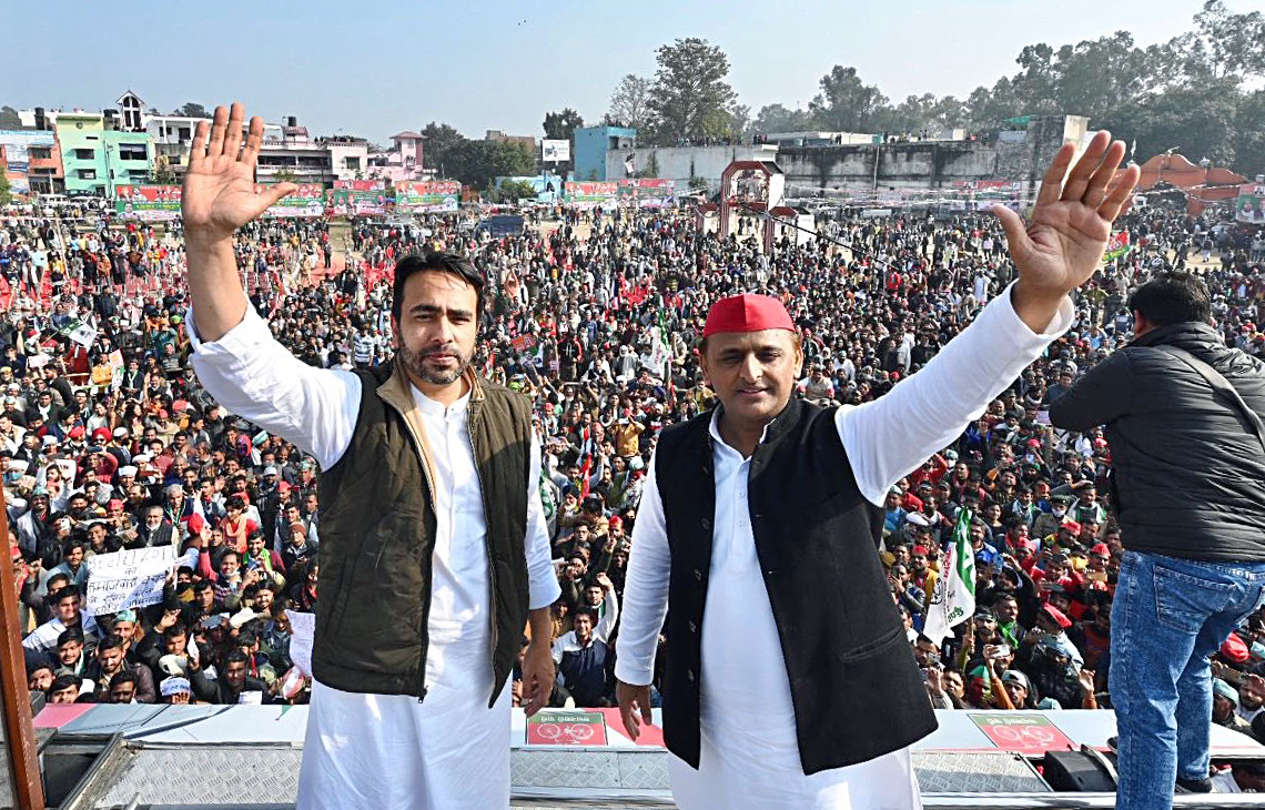 Samajwadi Party (SP) chief Akhilesh Yadav and Rashtriya Lok Dal (RLD) President Jayant Chaudhary during the joint election campaign