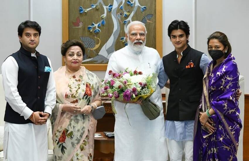 Cool Breeze_Jyotiraditya-Scindia-Family-2 (1)