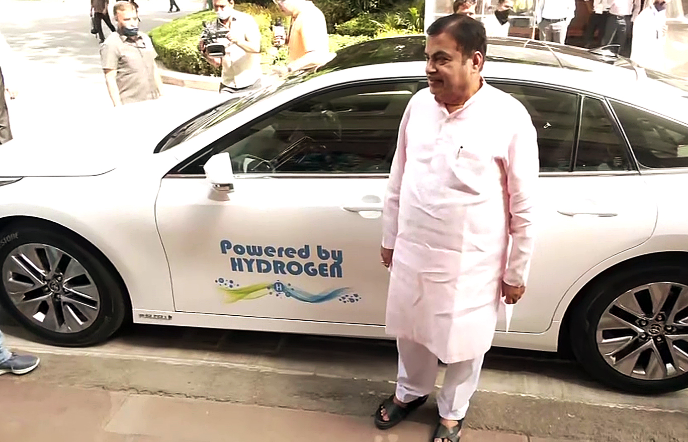 Nitin Gadkari arrives at Parliament in a green hydrogen-powered car