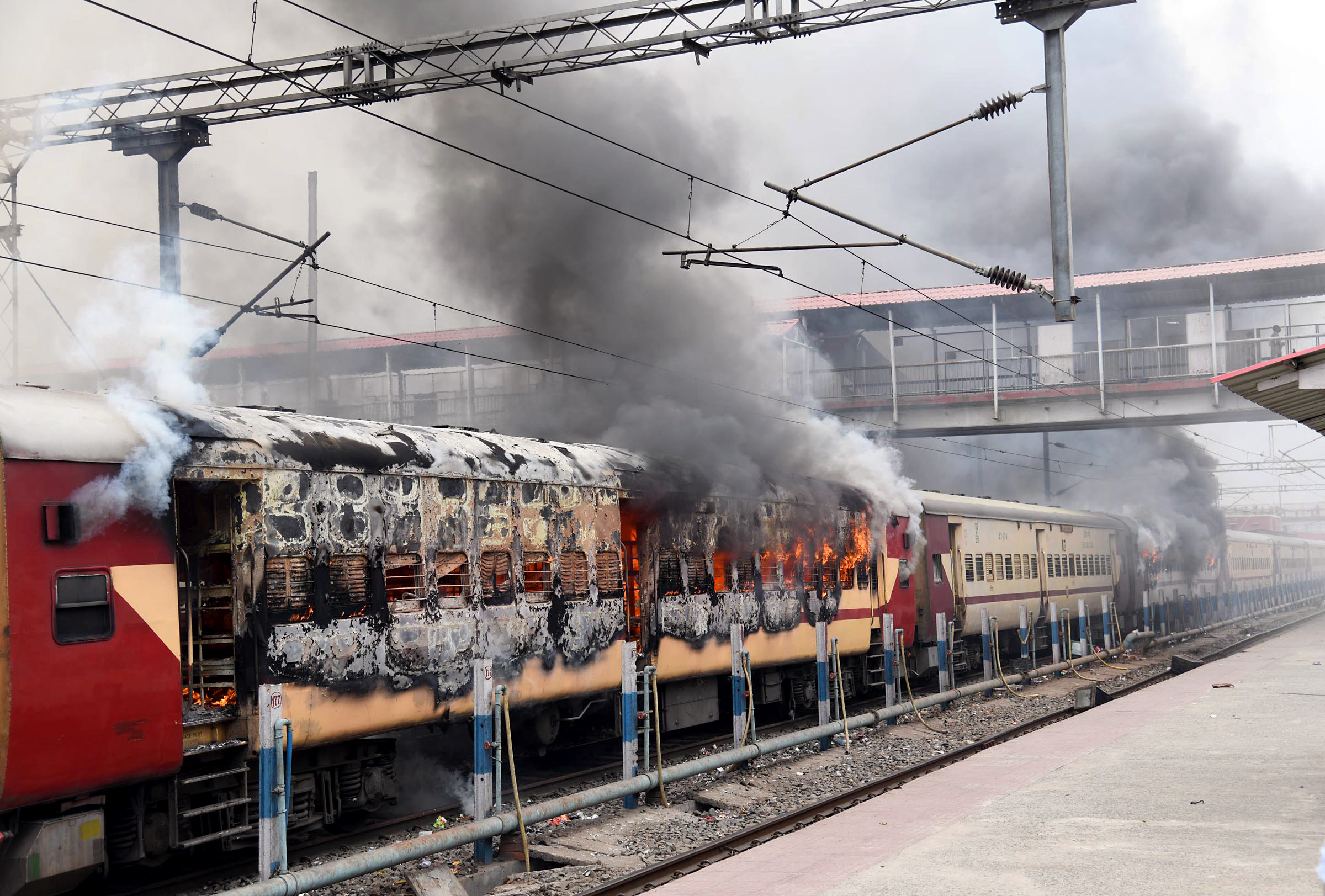Farakka Express Train was set on fire by the protesters against the Agnipath Recruitment Scheme