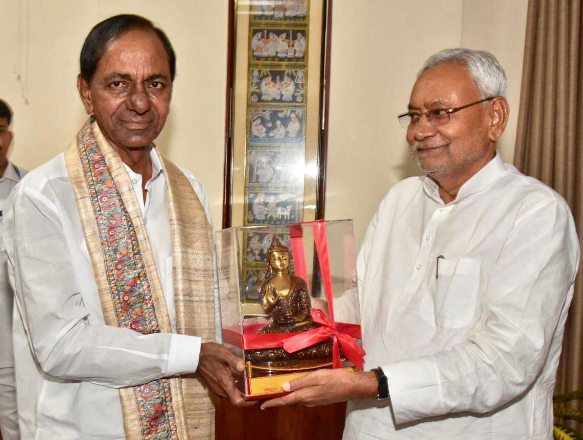 Bihar Chief Minister Nitish Kumar felicitates Telangana CM K. Chandrashekhar Rao