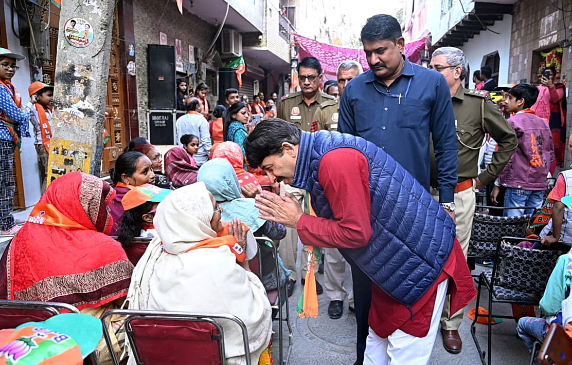 Manoj Tiwari holds an election campaign for MCD elections