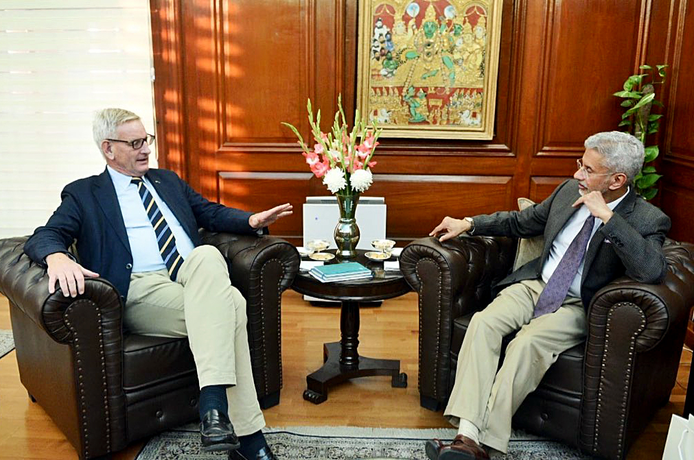 EAM Jaishankar meets former PM of Sweden, Carl Bildt