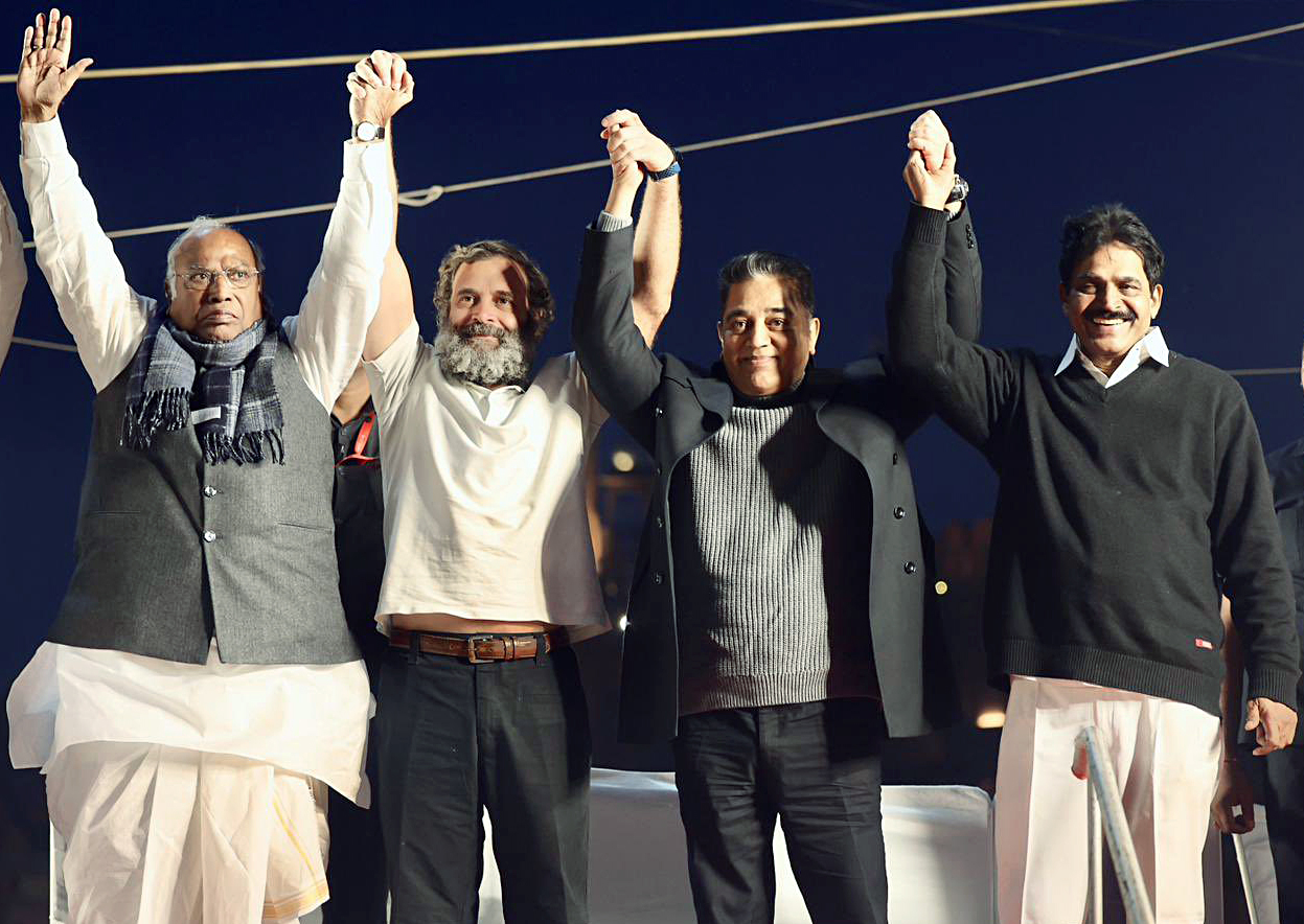 Rahul Gandhi and Kamal Hassan join hands at Bharat Jodo Yatra