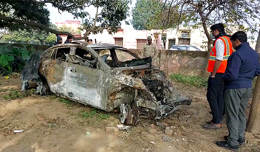 Transport Ministry team inspects the car of Rishabh Pant