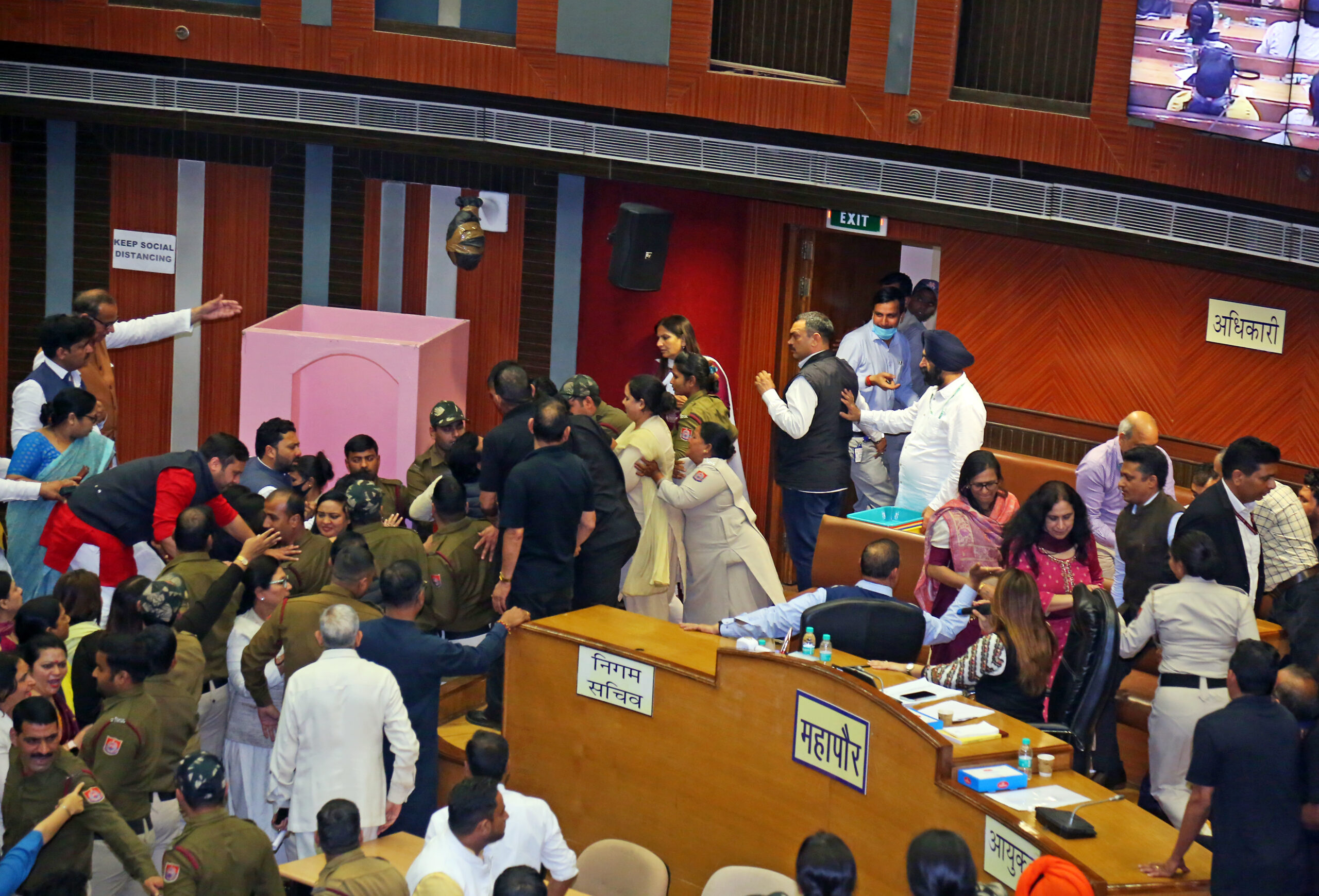 Ruckus breaks out at Delhi Civic Centre between AAP and BJP councillors