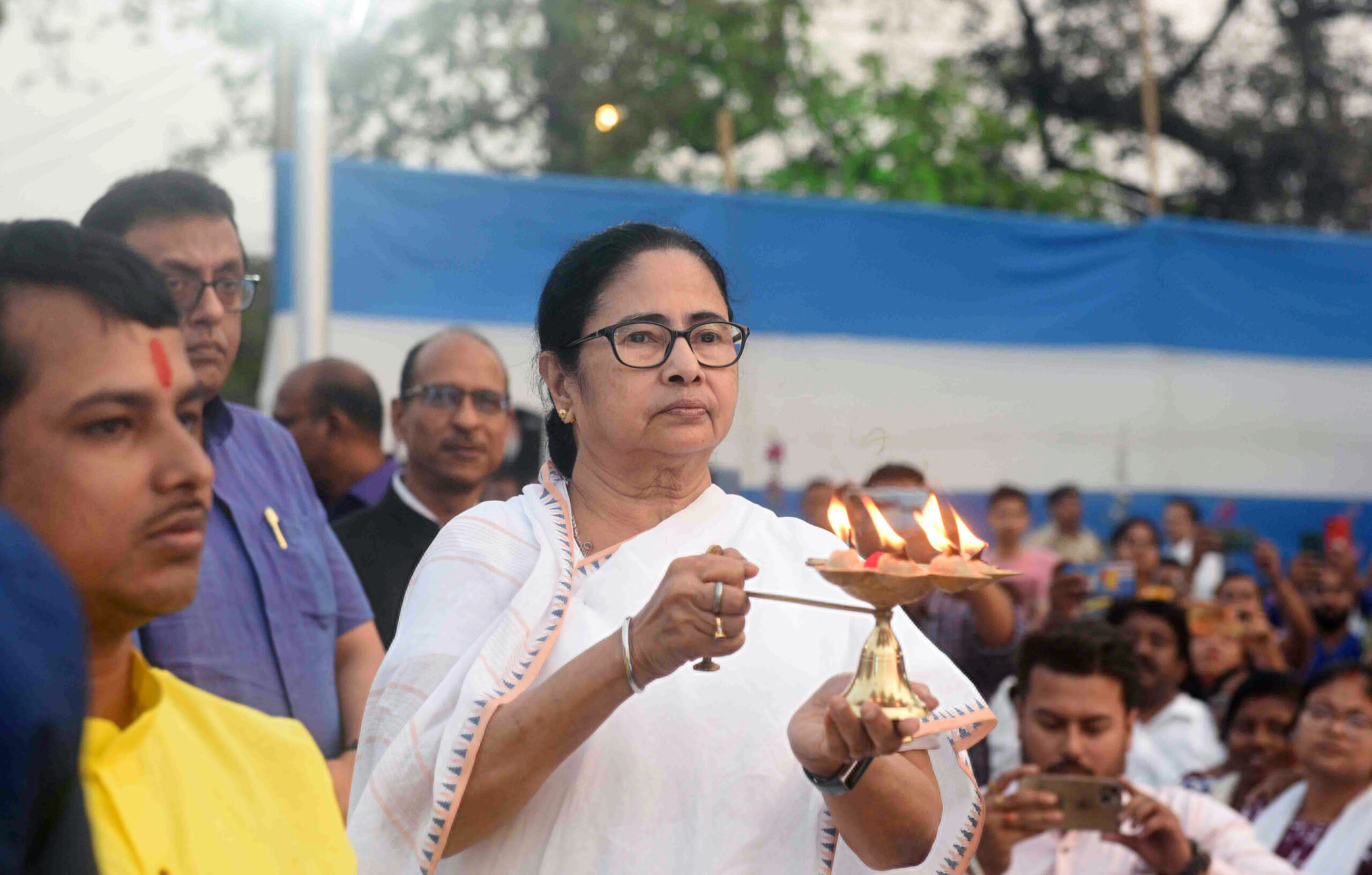 Mamata Banerjee performs 'Ganga Aarti'