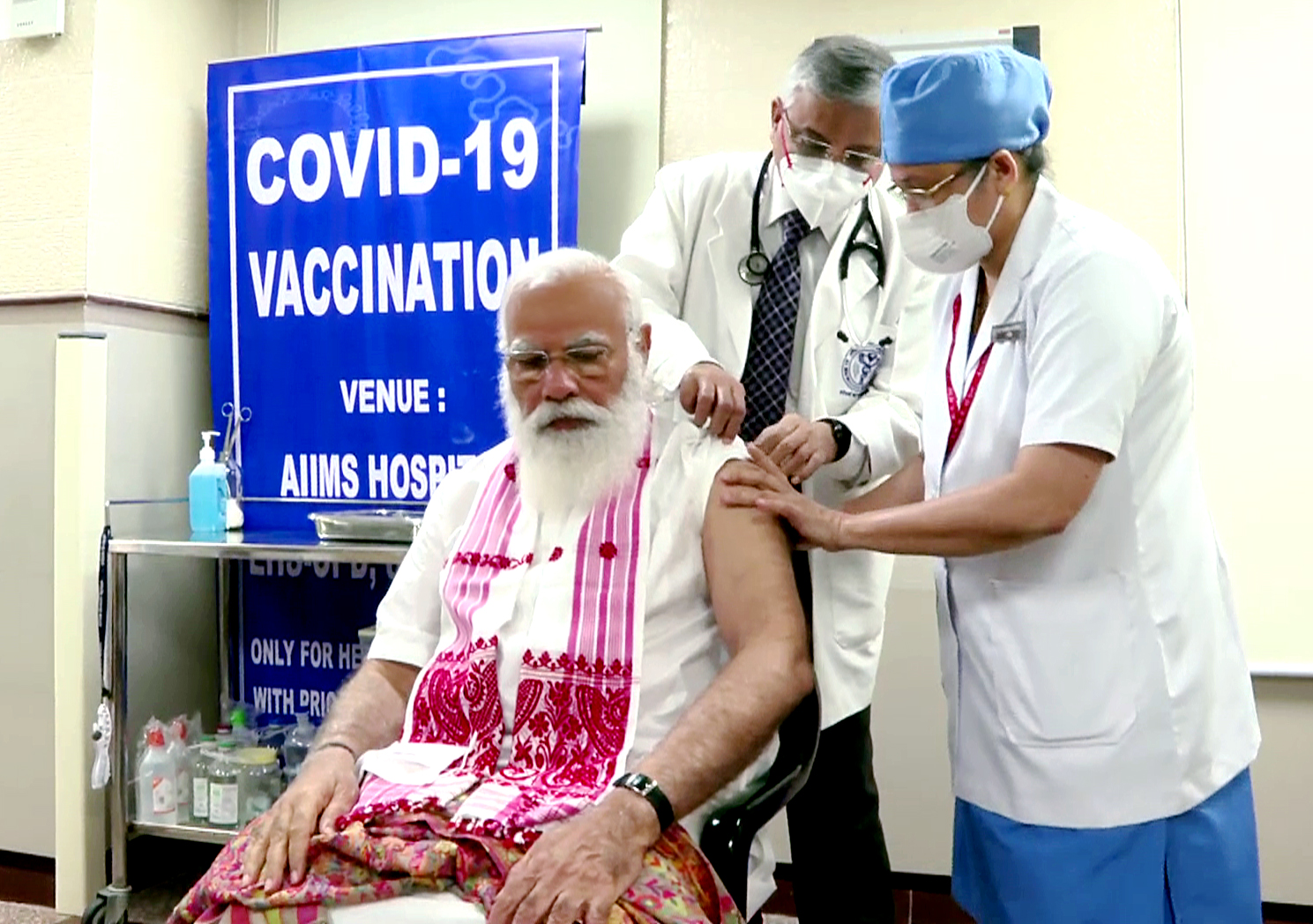 Prime Minister Narendra Modi gets his first dose of COVID-19 vaccine