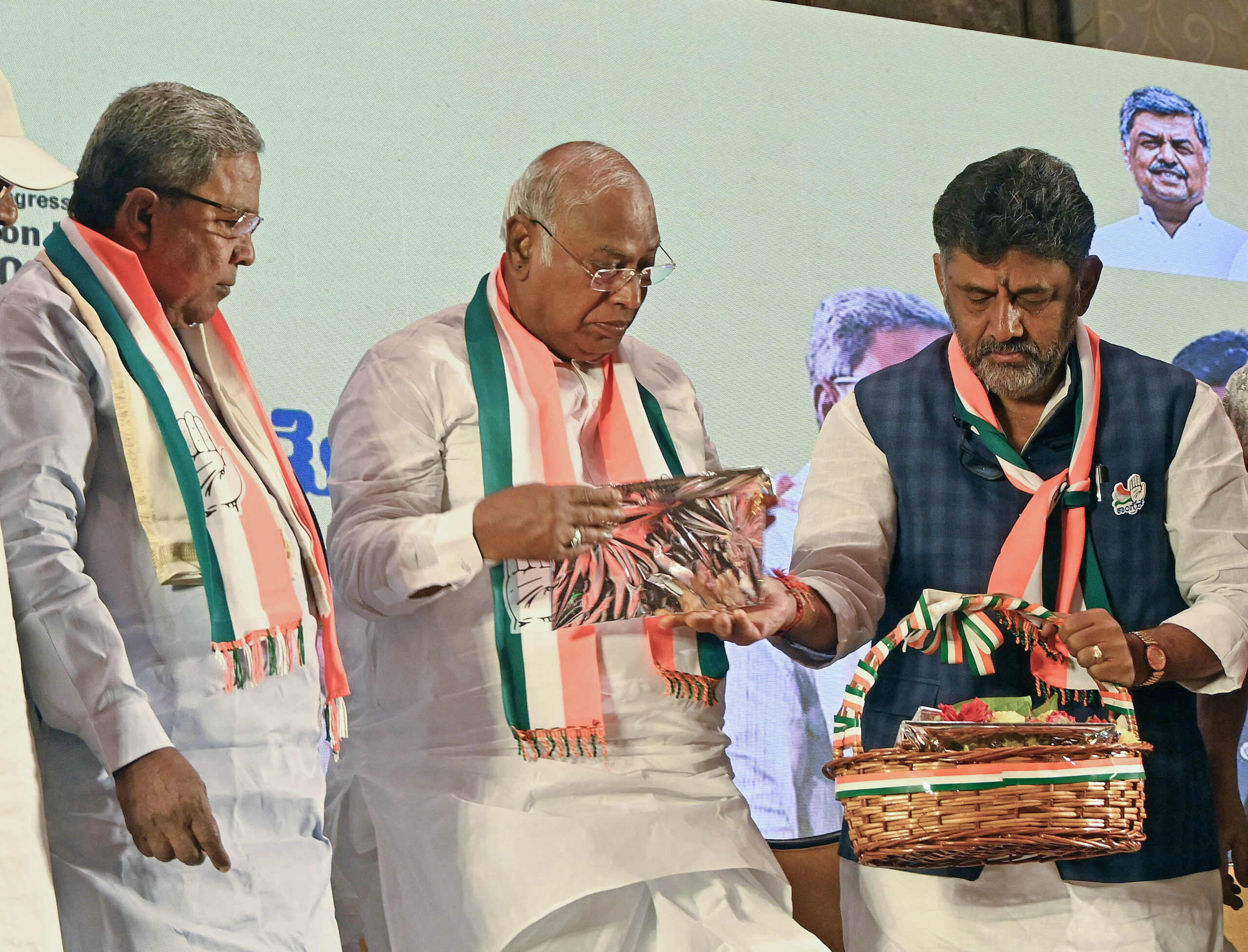 AICC President Mallikarjun Kharge with party leaders release party's manifesto