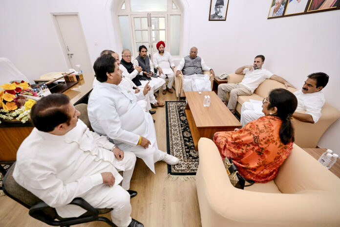 Congress President Mallikarjun Kharge and party leader Rahul Gandhi meet a delegation