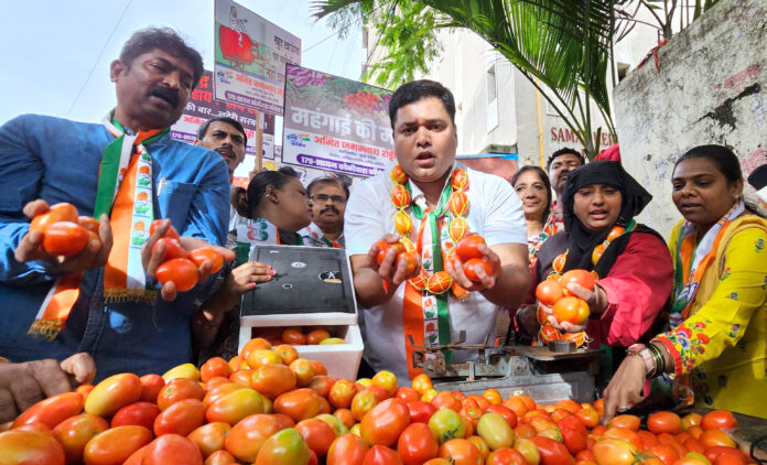 Mumbai Congress supporters stage a demonstration over increasing price of tomatoes