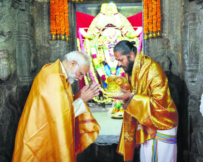 PM Narendra Modi offers prayers at the Veerbhadra Temple