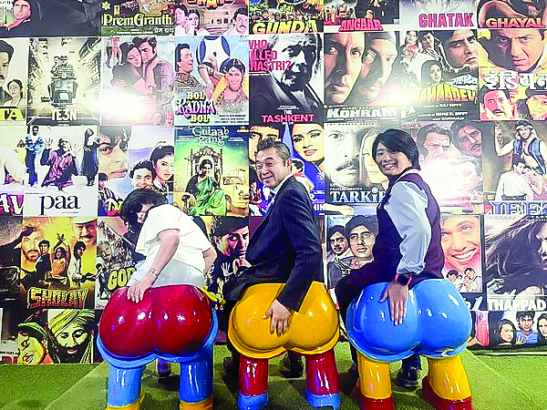 Japan's Ambassador to India, Hiroshi Suzuki visits film city in Mumbai