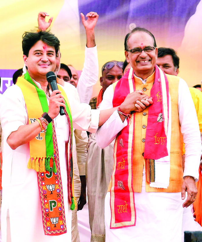 Jyotiraditya Scindia with Shivraj Singh Chouhan during an election campaign rally