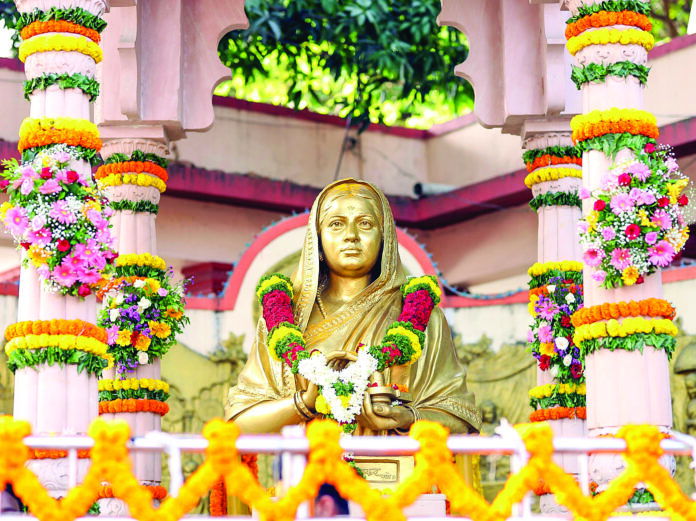 The statue of Punyashlok Rajmata Ahilyadevi Holkar is garlanded on her birth anniversary