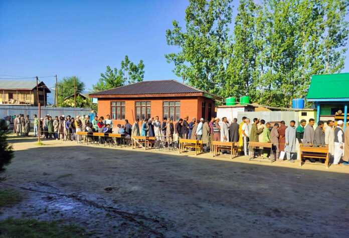 Baramulla: Voters wait in queues to cast their votes_TSG