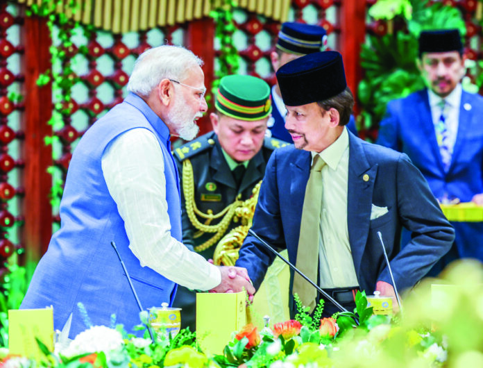 PM Modi and Sultan of Brunei, Haji Hassanal Bolkiah shake hands during the banquet at Istana Nurul Iman