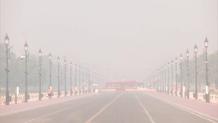 An early morning view of the Kartavya Path covered in a thick layer of smog as the AQI deteriorates, in New Delhi on Thursday. ANI An early morning view of the Kartavya Path covered in a thick layer of smog as the AQI deteriorates, in New Delhi on Thursday. ANI