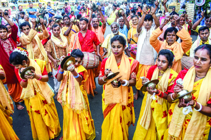 Giri Govardhan Charitable Trust supporters stage a protest against the attack on Hindus in Bangladesh, in Kolkata on 12 November. ANI Giri Govardhan Charitable Trust supporters stage a protest against the attack on Hindus in Bangladesh, in Kolkata on 12 November. ANI