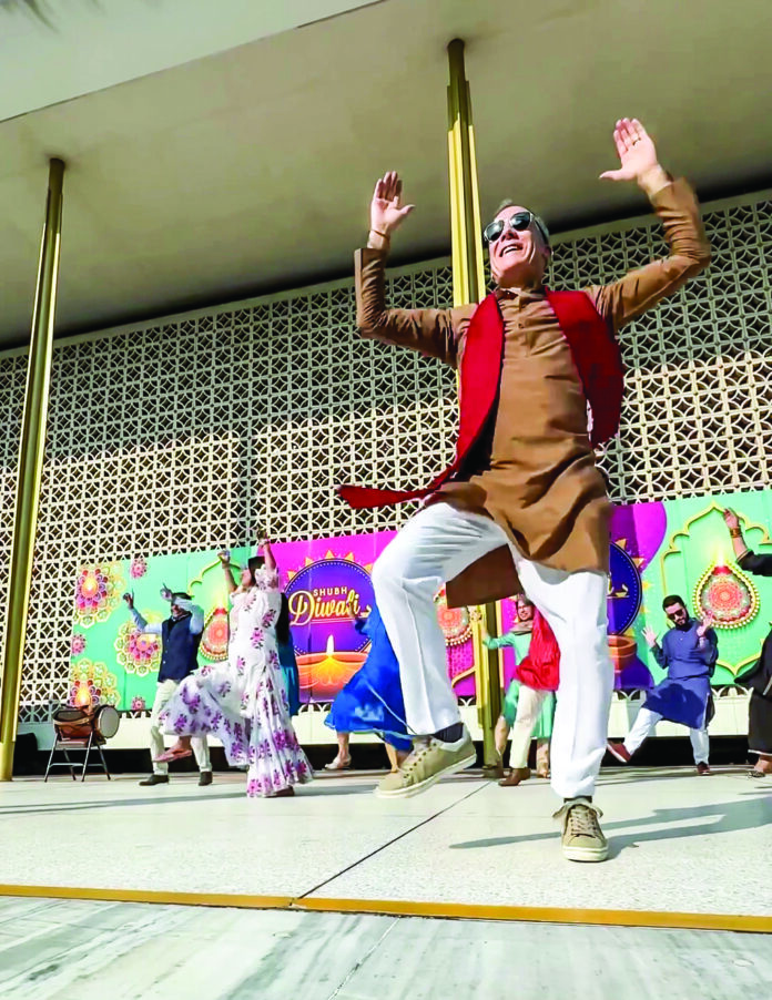 US Ambassador to India, Eric Garcetti dances during Diwali celebrations at the embassy in New Delhi on 30 October. ANI US Ambassador to India, Eric Garcetti dances during Diwali celebrations at the embassy in New Delhi on 30 October. ANI