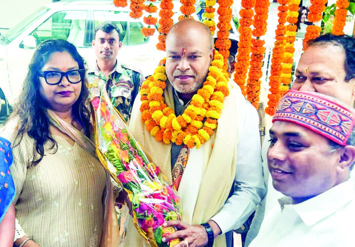 Newly appointed BPCC President Rajesh Kumar receives a warm welcome on his arrival, in Patna, on March 21. ANI Newly appointed BPCC President Rajesh Kumar receives a warm welcome on his arrival, in Patna, on March 21. ANI