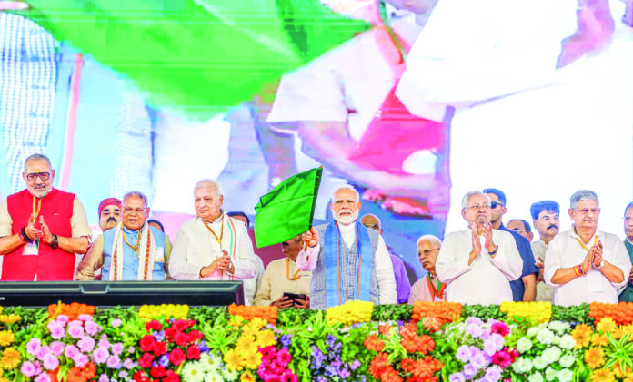 Bihar: PM Modi lays foundation of multiple developmental projects in Siwan
