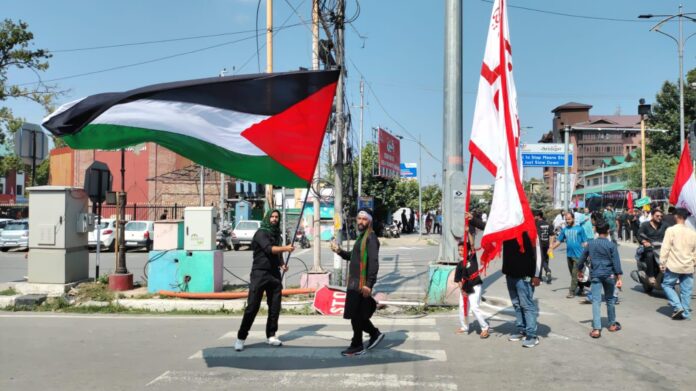 Flags of Iran, Palestine & Hezbollah Raised During Muharram Procession in Srinagar